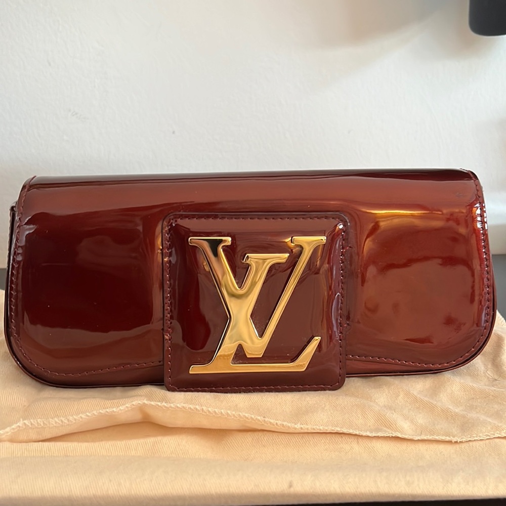 Louis Vuitton Vernis Sobe Clutch